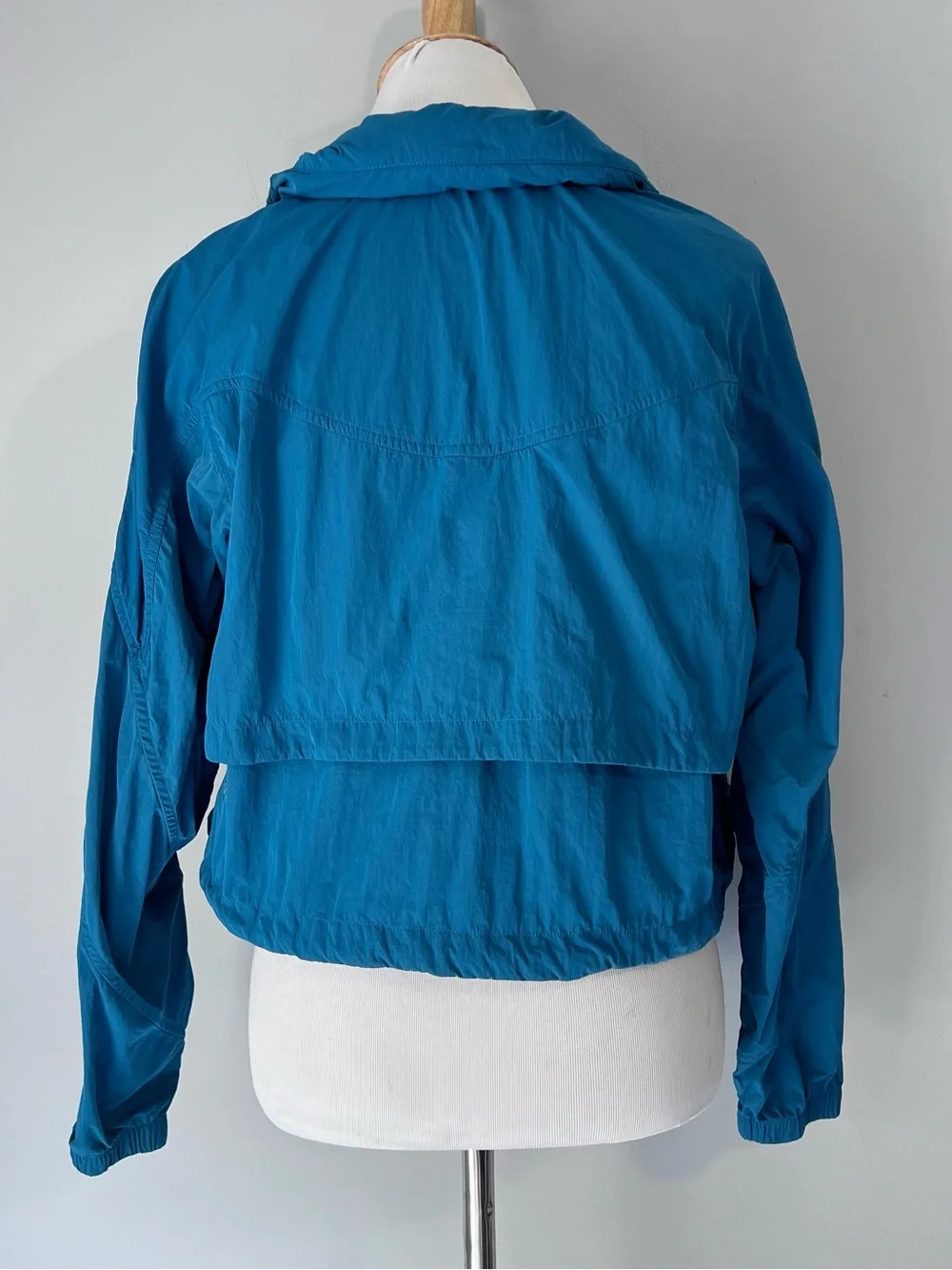 Lululemon Evergreen Cropped Anorak Teal Half Zip Hooded 8